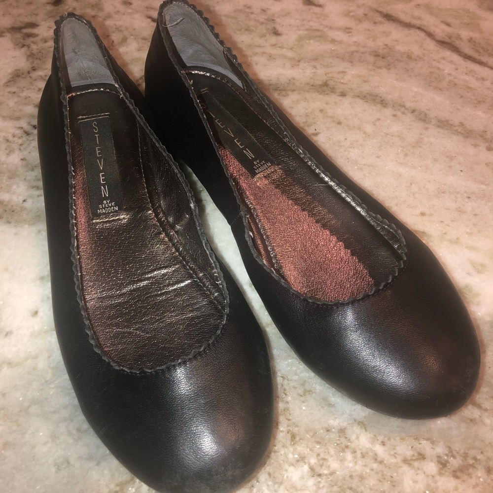 STEVE MADDEN BLACK FLATS SZ 6.5 SCALLOPED TRIM